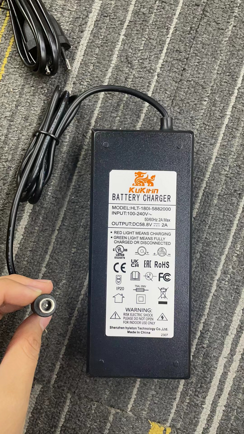 Carica batteria 58.8V 2A (Versione A 8.0MM) per Monopattino Elettrico Kugoo KuKirin G3 Pro